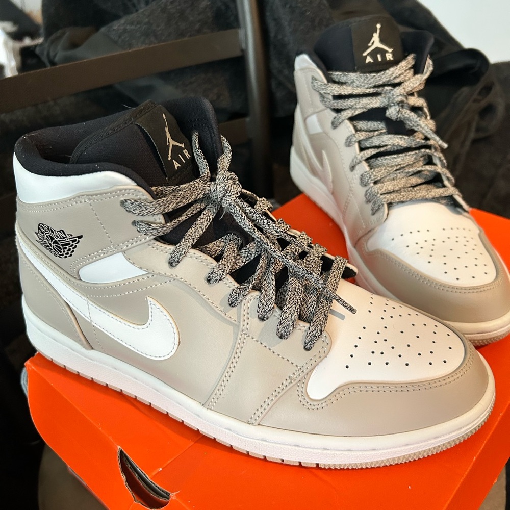 Air Jordan Men's beige and White Sneakers with gray strings